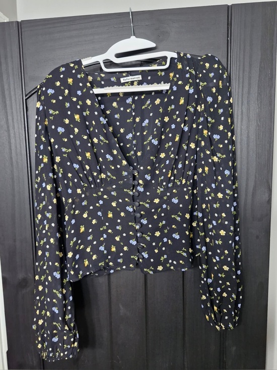 Reformation Tops - Reformation Black Floral V-Neck Buttoned Peplum Blouse